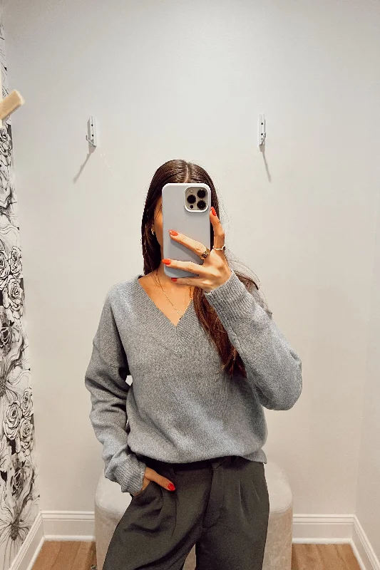 Chunky – Thick, oversized knit for a cozy lookStanton Joan Vneck Sweater