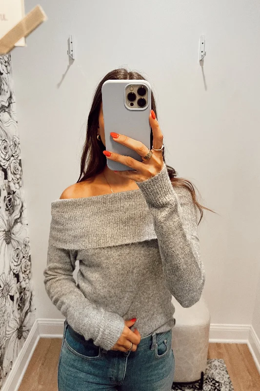 Hooded – Sweater with an attached hoodStanton Raincheck Off Shoulder Sweater