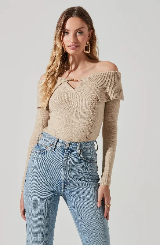 Crew neck – Round neck, classic styleZella Off Shoulder Chain Detail Sweater